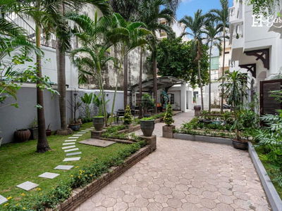 Truong Quoc Dung Street, Vietnam Truong Quoc Dung Street, Vietnam