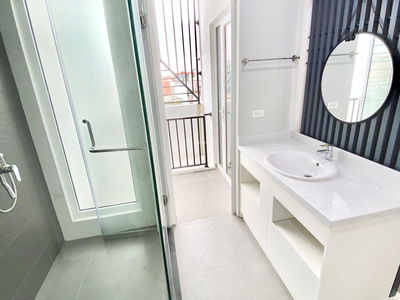 Nghi Tam Street, Vietnam Nghi Tam Street, Vietnam