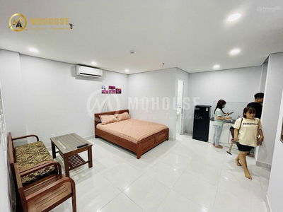 Bui Dinh Tuy Street, Vietnam Bui Dinh Tuy Street, Vietnam