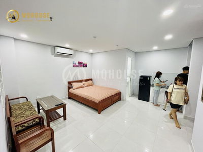 Bui Dinh Tuy Street, Vietnam Bui Dinh Tuy Street, Vietnam