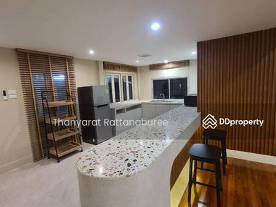 House for rent located between BTS Phrakanong and Ekkamai, Bangkok, Thailand House for rent located between BTS Phrakanong and Ekkamai, Bangkok, Thailand