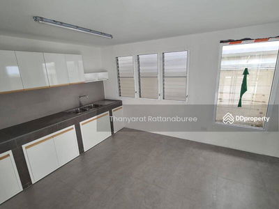 House for rent located between BTS Phrakanong and Ekkamai, Bangkok, Thailand House for rent located between BTS Phrakanong and Ekkamai, Bangkok, Thailand