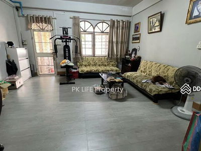 Gehäuse In Ban Ratsada, Thailand Gehäuse In Ban Ratsada, Thailand