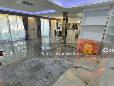 Spacious 5-Br House in Lat Phrao, Bangkok, Thailand Spacious 5-Br House in Lat Phrao, Bangkok, Thailand