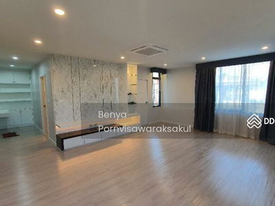 Spacious 5-Br House in Lat Phrao, Bangkok, Thailand Spacious 5-Br House in Lat Phrao, Bangkok, Thailand