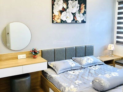 Topaz Twins, Vietnam Topaz Twins, Vietnam