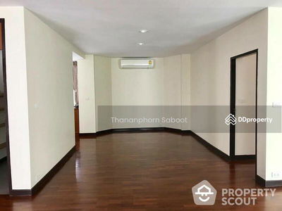 Spacious 5-Bedroom House, Bangkok, Thailand Spacious 5-Bedroom House, Bangkok, Thailand