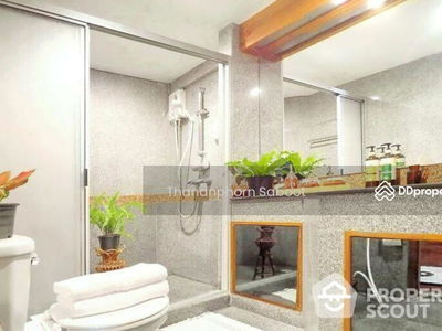 Large 2-Bedroom Townhouse, Bangkok, Thailand Large 2-Bedroom Townhouse, Bangkok, Thailand