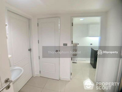 Large 3-Bedroom Townhouse, Bangkok, Thailand Large 3-Bedroom Townhouse, Bangkok, Thailand