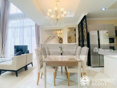Large 3-Bedroom Townhouse, Bangkok, Thailand Large 3-Bedroom Townhouse, Bangkok, Thailand