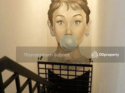 Spacious 4-Bedroom Townhouse, Bangkok, Thailand Spacious 4-Bedroom Townhouse, Bangkok, Thailand