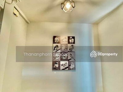 Large 5-Bedroom Townhouse, Bangkok, Thailand Large 5-Bedroom Townhouse, Bangkok, Thailand
