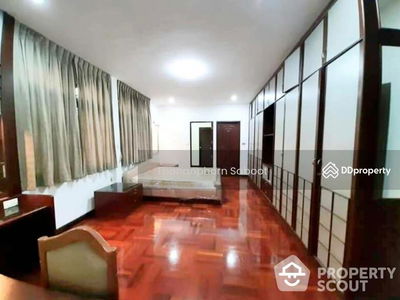 Spacious 4-Bedroom House, Bangkok, Thailand Spacious 4-Bedroom House, Bangkok, Thailand