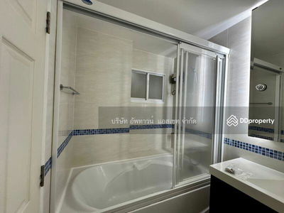 Life @ Sukhumvit 65, Bangkok, Thailand Life @ Sukhumvit 65, Bangkok, Thailand