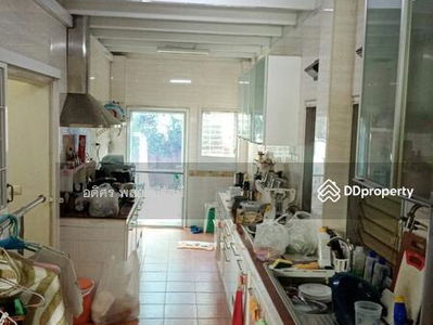 Laddarom Ratchaphruek-Pinklao, Bangkok, Thailand Laddarom Ratchaphruek-Pinklao, Bangkok, Thailand