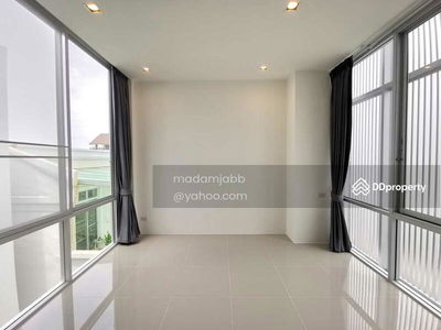 Near Central Rama 3 Nakhon Thai Village, Sathu Pradit Townhome 31 sq m., Bangkok, Thailand Near Central Rama 3 Nakhon Thai Village, Sathu Pradit Townhome 31 sq m., Bangkok, Thailand