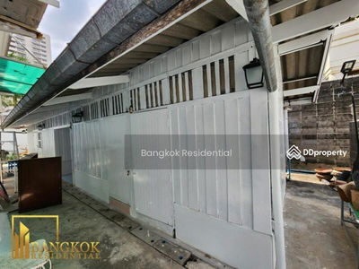 3 Bedroom House Suitable For Commercial Use in Nana, Bangkok, Thailand 3 Bedroom House Suitable For Commercial Use in Nana, Bangkok, Thailand