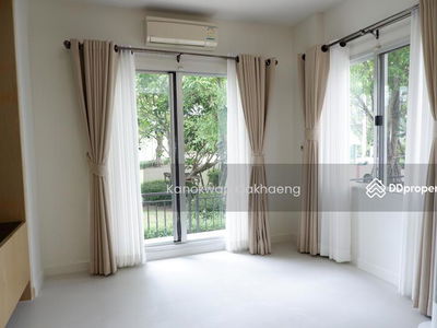 Bangkok Boulevard Rama9 Srinakarin, Bangkok, Thailand Bangkok Boulevard Rama9 Srinakarin, Bangkok, Thailand