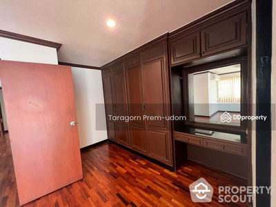 P.W.T. Mansion, Bangkok, Thailand P.W.T. Mansion, Bangkok, Thailand