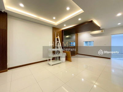 Noble Cube Pattanakarn, Bangkok, Thailand Noble Cube Pattanakarn, Bangkok, Thailand