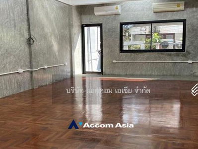 Home Office, Pet friendly | 3 Bedrooms Townhouse For Rent in Sathorn, BangkokAA27831, Bangkok, Thailand Home Office, Pet friendly | 3 Bedrooms Townhouse For Rent in Sathorn, BangkokAA27831, Bangkok, Thailand