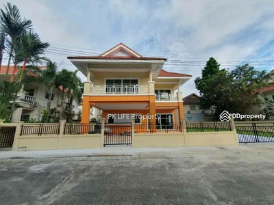 Housing in Ban Ratsada, Thailand Housing in Ban Ratsada, Thailand