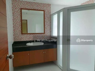 Housing in Ban Ratsada, Thailand Housing in Ban Ratsada, Thailand