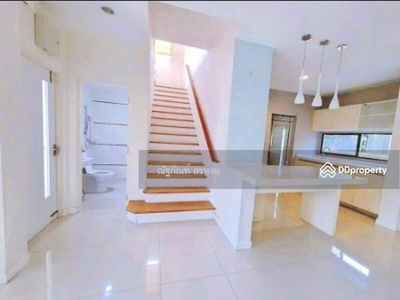 Manthana Lake Watcharapol Village, Bangkok, Thailand Manthana Lake Watcharapol Village, Bangkok, Thailand