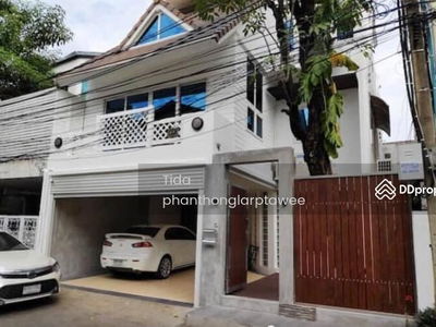 Soi Soonvijai 4, Bangkok, Thailand Soi Soonvijai 4, Bangkok, Thailand