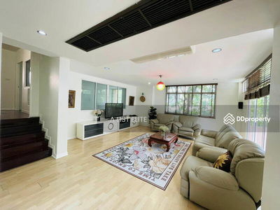 HOUSE PHROM PHONG Sukhumvit soi 31, Bangkok, Thailand HOUSE PHROM PHONG Sukhumvit soi 31, Bangkok, Thailand