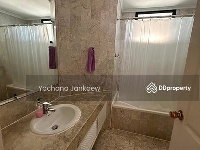 Trinity Complex, Bangkok, Thailand Trinity Complex, Bangkok, Thailand