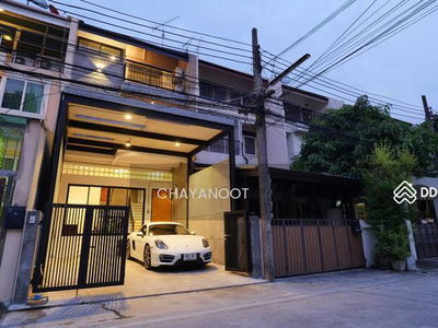 Loft townhome for rent, Ekkamai 28, Bangkok, Thailand Loft townhome for rent, Ekkamai 28, Bangkok, Thailand