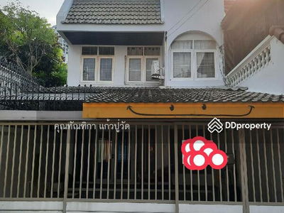 2-story townhouse, 25 sq m, Lat Phrao Road, Chatuchak District, Bangkok, Thailand 2-story townhouse, 25 sq m, Lat Phrao Road, Chatuchak District, Bangkok, Thailand