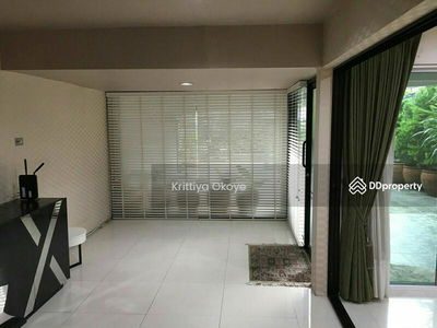 Townhouse in sukhumvit 71, Bangkok, Thailand Townhouse in sukhumvit 71, Bangkok, Thailand