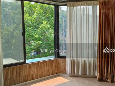 Townhouse in sukhumvit 71, Bangkok, Thailand Townhouse in sukhumvit 71, Bangkok, Thailand