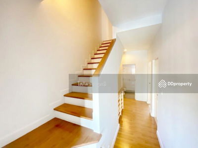 The Metro Pattanakarn-Srinakarin, Bangkok, Thailand The Metro Pattanakarn-Srinakarin, Bangkok, Thailand