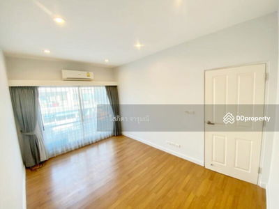 The Metro Pattanakarn-Srinakarin, Bangkok, Thailand The Metro Pattanakarn-Srinakarin, Bangkok, Thailand