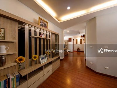 Gehäuse In Ban Ratsada, Thailand Gehäuse In Ban Ratsada, Thailand