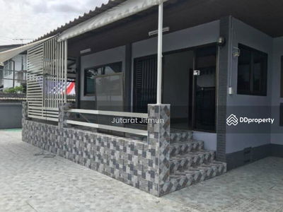 Single house, Chokchai 4 Road, Soi 76, Bangkok, Thailand Single house, Chokchai 4 Road, Soi 76, Bangkok, Thailand