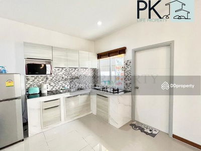 Gehäuse In Ban Ratsada, Thailand Gehäuse In Ban Ratsada, Thailand