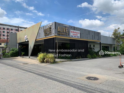 Sukhumvit Soi 76, Samut Prakan, Thailand Sukhumvit Soi 76, Samut Prakan, Thailand