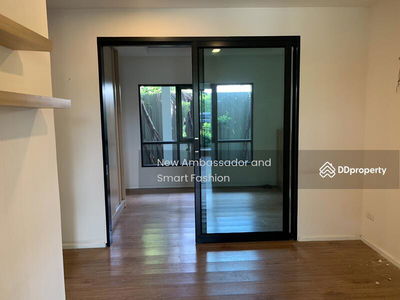 Sukhumvit Soi 76, Samut Prakan, Thailand Sukhumvit Soi 76, Samut Prakan, Thailand