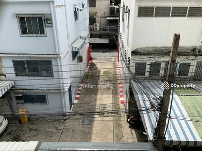 Townhouse for rent, 18.7 sq m, 5 floors, newly renovated, 5 bedrooms, 5 bathrooms, 7 air conditioners, 3 phase electricity, 2 kitchens. Usable area 370 sq m. Electric door, Bangkok, Thailand Townhouse for rent, 18.7 sq m, 5 floors, newly renovated, 5 bedrooms, 5 bathrooms, 7 air conditioners, 3 phase electricity, 2 kitchens. Usable area 370 sq m. Electric door, Bangkok, Thailand