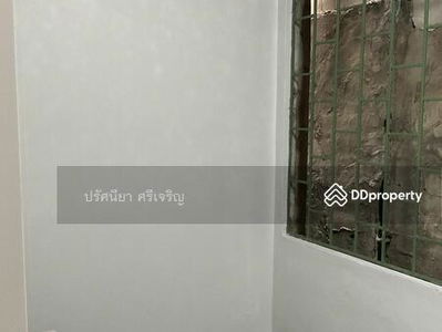 Townhouse for rent, 18.7 sq m, 5 floors, newly renovated, 5 bedrooms, 5 bathrooms, 7 air conditioners, 3 phase electricity, 2 kitchens. Usable area 370 sq m. Electric door, Bangkok, Thailand Townhouse for rent, 18.7 sq m, 5 floors, newly renovated, 5 bedrooms, 5 bathrooms, 7 air conditioners, 3 phase electricity, 2 kitchens. Usable area 370 sq m. Electric door, Bangkok, Thailand