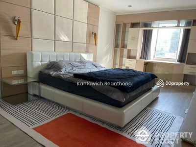 Royal Castle Sukhumvit, Bangkok, Thailand Royal Castle Sukhumvit, Bangkok, Thailand