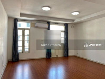 Mooban Saran Phruek, Bangkok, Thailand Mooban Saran Phruek, Bangkok, Thailand