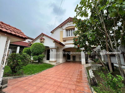 Prachachuen Village, Nonthaburi, Thailand Prachachuen Village, Nonthaburi, Thailand