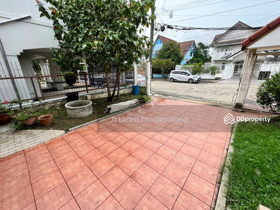 Prachachuen Village, Nonthaburi, Thailand Prachachuen Village, Nonthaburi, Thailand