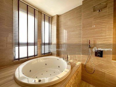 Whizdom Essence, Bangkok, Thailand Whizdom Essence, Bangkok, Thailand