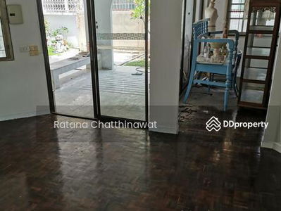 Housing in Makkasan, Thailand Housing in Makkasan, Thailand